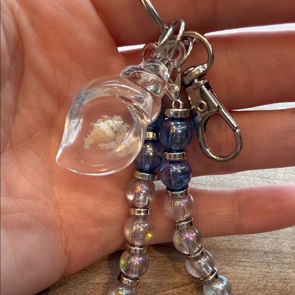 Handmade Iridescent Beaded Keychain with Shell Charm - Picture 11 of 11
